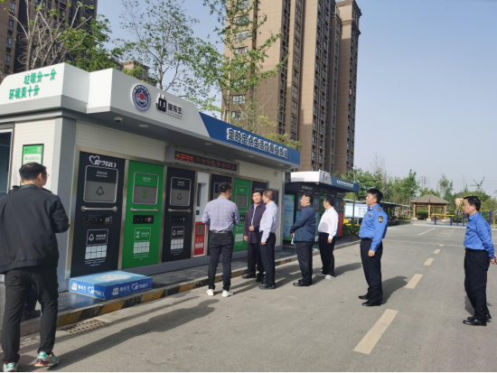 華展貓先生，智能垃圾分類設(shè)備廠家，定時定點生活垃圾投放點